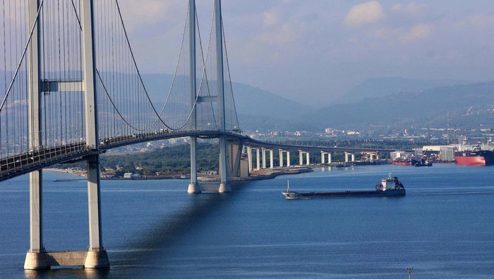 Kapal Kargo Angkut Gandum Ukraina Tiba di Turki Setelah berlayar dari Ukraina, akhirnya kapal kargo Polarnet tiba di Turki, Senin (8/8) waktu setempat. Kapal kargo itu mengangkut gandum dari Ukraina.
