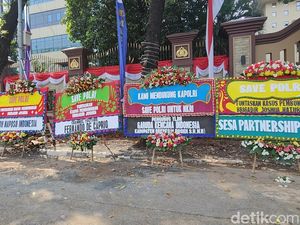Mabes Polri Banjir Karangan Bunga Dukung Pengusutan Kasus Brigadir J