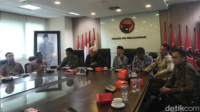 Komisi III DPR Fraksi PDI Perjuangan (PDIP) menerima kunjungan Dewan Pers. (Firda Cynthia Anggrainy/detikcom).