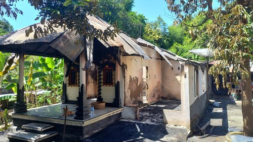 Kondisi rumah milik Komang Widi Suparmita (50) di Gang Bila, Jalan Setiabudi, Lingkungan Ketewel, Kelurahan Penarukan, Kecamatan Buleleng, Kabupaten Buleleng, Bali hangus terbakar (8/8/2022).