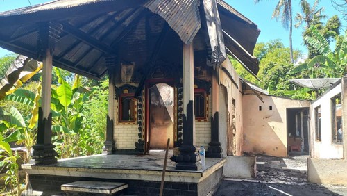 Kondisi rumah milik Komang Widi Suparmita (50) di Gang Bila, Jalan Setiabudi, Lingkungan Ketewel, Kelurahan Penarukan, Kecamatan Buleleng, Kabupaten Buleleng, Bali hangus terbakar (8/8/2022).