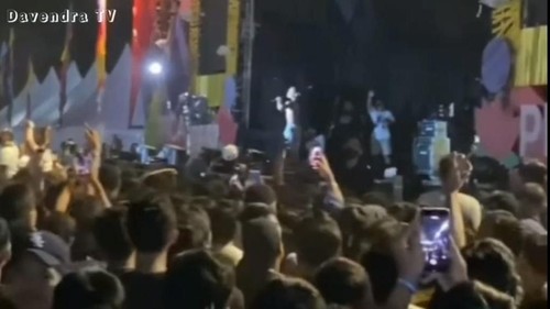 Konten kreator Bali dengan nama Otot Kering dilempari botol minum ketika berada di main panggung Pica Fest pada Jumat (5/8/2022) malam