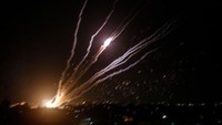 Sabtu, (6/8) militer Palestina membalas serangan Israel lewat gempuran roket. Israel juga mengatakan bahwa mortir Palestina telah merusak batas perbatasan Israel-Gaza di Erez. Amerika Serikat (AS), Uni Eropa (UE), dan anggota komunitas internasional lainnya juga telah menyerukan deeskalasi konflik.