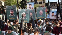 Aksi demo pun digelar untuk mendukung Gaza di Beirut, Lebanon, Minggu (7/8). Hamas, kelompok otoritas Islam yang berkuasa di Gaza, sebagian besar mencoba untuk menghindari konflik. Hamas dan Jihad Islam keduanya telah dianggap sebagai organisasi teroris oleh UE dan AS.