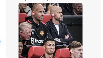 Ekspresi Ronaldo dari bangku cadangan saat melihat MU kalang kabut. Foto: Twitter