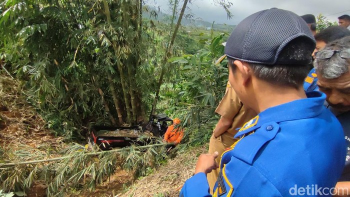 Mobil pikap terjun ke jurang di Ciamis, tujuh orang tewas  dalam insiden tersebut
