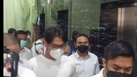 Doddy keluar dari ruangan di Polres Metro Jakarta Barat pada pukul 10.35 WIB. Foto: Ahsan/detikcom