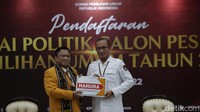 Diketahui Partai Hanura merupakan partai keenam belas yang mendaftarkan diri ke KPU.