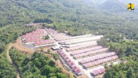 Kementerian PUPR membangun 1.922 unit huntap yang terbagi ke enam lokasi yakni Kabupaten Lembata 700 unit, Kabupaten Flores Timur 300 unit, Kabupaten Sumba Timur 194 unit, Kabupaten Alor 386 unit, Kabupaten Kupang 169 unit dan Kota Kupang 173 unit.Foto: Dok. Kementerian PUPR