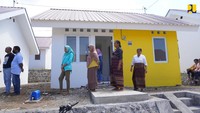 Mereka yang menerima adalah korban bencana badai Siklon Tropis Seroja dan banjir bandang yang menggenangi sejumlah wilayah di Nusa Tenggara Timur (NTT) April 2021 Foto: Dok. Kementerian PUPR