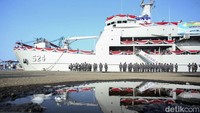 KRI Teluk Calang-524 mampu mengangkut 10 unit tank leopard, satu unit panser 2 AVBL, satu unit transporter, dan dua unit helikopter.