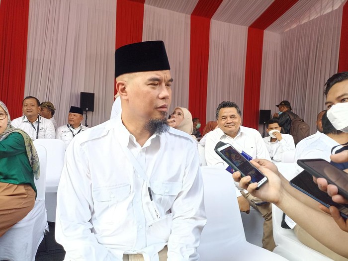 Politikus Gerindra, Ahmad Dhani. Politikus Gerindra, Ahmad Dhani.