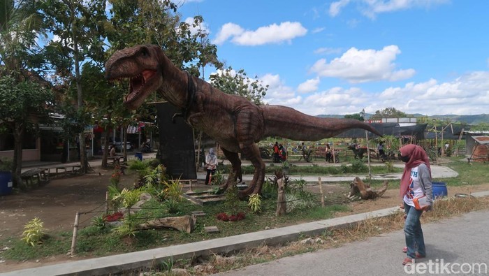 Potorono Edu Park, Kapanewon Banguntapan, Bantul, suguhkan wahana bak Jurassic Park. Foto diambil Senin (8/8/2022).