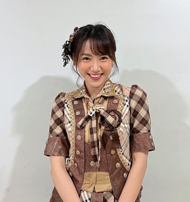 Shania Junianantha yang dikenal dengan nama Shanju juga pernah tergabung dalam JKT48 dan menjadi kapten kedua setelah Melody. Shanju masih cukup masih aktif di dunia hiburan dan media sosial. Tunangan atlet badminton Jonathan Cristie itu juga disebut memiliki salon nail art.Foto: Instagram