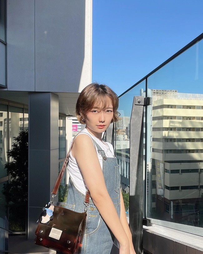 Tak seperti kawan-kawannya yang lain sayangnya Viviyona Apriyani absen dalam konser 10 tahun JKT48. Ia sendiri tidak berada di Indonesia melainkan di Jepang. Setelah menikah, ia bersama sang suami yang keturunan Jepang membangun usaha di bidang properti. Foto: Instagram