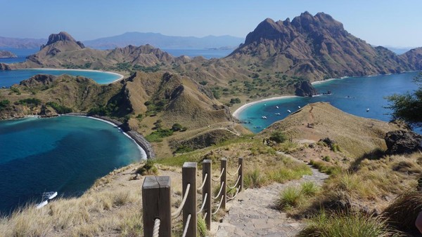 Tersihir Kecantikan Pulau Padar yang Tengah dalam Sorotan