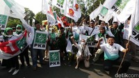 Seperti diketahui, Prabowo datang ke KPU bersama-sama Muhaimin Iskandar atau Cak Imin. Kedua partai ini santer bakal mendeklarasikan koalisi saar Rapimnas Gerindra 13 Agustus mendatang.