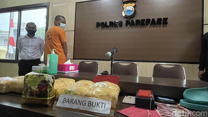 Rilis penangkapan kurir sabu 11 kg di Parepare, Sulsel.