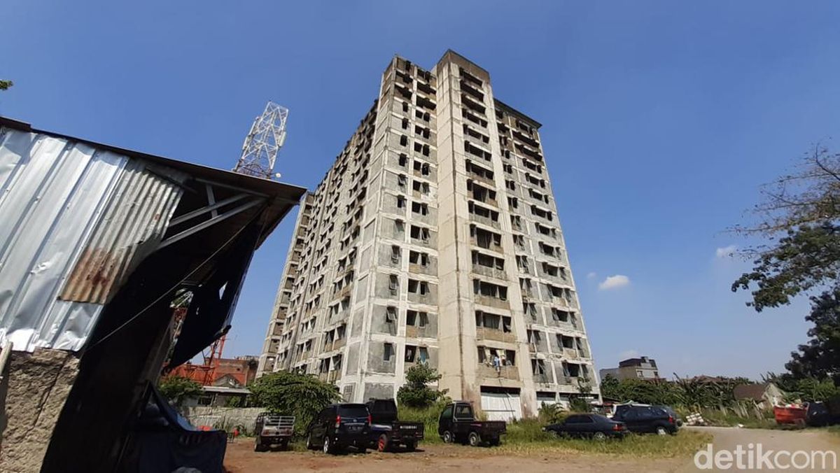 20 soniya ichida qora tanli Monika Mattos dugonasining mushukini onanizm qilib, dam olishga erishadi