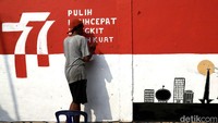 Angka 77 merujuk pada peringatan kemerdekaan ke-77 pada tahun ini. Mural yang dibuat warga dengan berbagai macam tema ini juga dimaksudkan untuk lebih mengenal sejarah kemerdekaan.
