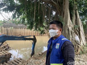 Cegah Banjir di Kembangan Utara, 198 Meter Kali Angke Selesai Dikeruk