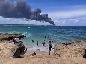 Dua Tangki Minyak Meledak di Kuba, Asap Hitam Setinggi Gunung
