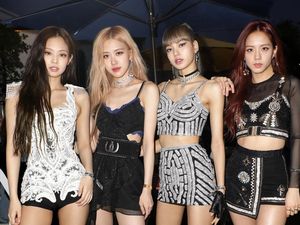 Tempat Ikonik di Berbagai Negara Berwarna Pink Rayakan Comeback BLACKPINK