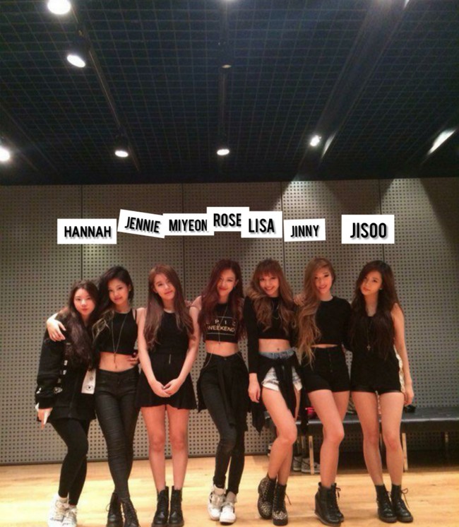 BLACKPINK awalnya direncanakan debut dengan tujuh personel. Ada solois Jang Hanna, Moon Sua Billlie, Miyeon (G)I-DLE dan Jinny Secret Number yang batal debut bersama Lisa, Jennie, Jisoo, dan Rose. Foto: dok. YG Entertainment