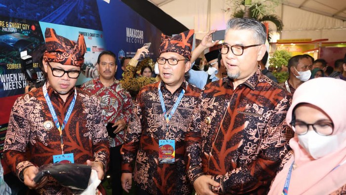 Wali Kota Makassar Danny Pomanto di agenda Rakernas Apeksi di Padang.