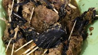 Kelelawar termasuk hewan yang masih diragukan kehalalannya dalam Islam. Di Manado, kelelawar kerap diolah jadi paniki yang diberi banyak bumbu rempah seperti cabe, bawang, sereh, hingga jahe. Foto: Instagram drwiz