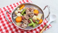 Tak semua sup brenebon di Manado halal. Ada yang memadukan sup kacang merah ini dengan isian daging babi. Teksturnya yang empuk dan lembut disukai banyak orang Manado. Foto: iStock