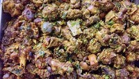 RW (dibaca Erwe) adalah kuliner nonhalal sekaligus ekstrem dari Manado. Terbuat dari daging anjing yang dimasak dengan aneka rempah. Nama RW diambil dari singkatan Rintek Wuuk dalam bahasa Manado yang berarti Bulu Halus. Foto: Instagram wenangbandung