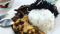 Potret semangkuk makanan nonhalal di Manado. Ada babi kecap, babi rica, paniki, hingga sop brenebon babi yang dilahap netizen ini. Foto: Instagram david_ceazario