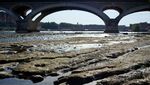 Ngeri... Sungai Garonne Prancis Mengering Drastis