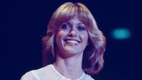 Karena penyakitnya itu, Olivia Newton-John membentuk sebuah yayasan amal yang dikhususkan untuk riset obat berbasis tanaman buat pemulihan kanker. (Foto: Getty Images/Koh Hasebe/Shinko Music)