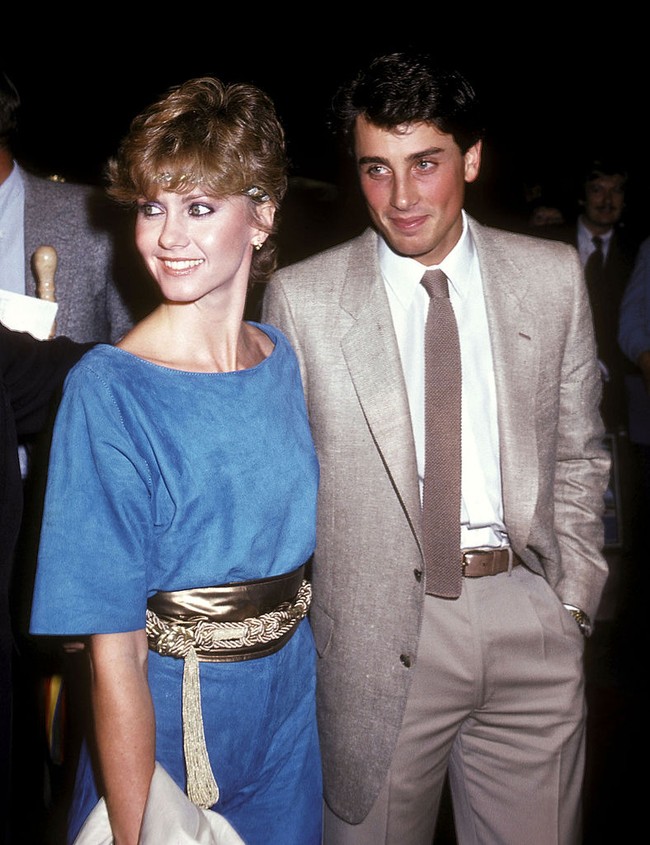 Olivia Newton-John bertemu Matt Lattanzi lewat film ‘Xanadu’ pada 1980. Keduanya pun jatuh cinta dan berpacaran dalam waktu lama, hingga menikah pada Desember 1984. Foto: Michael Ochs Archives/Getty Images