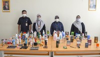 Dari 7.150 pcs yang ditemukan, sebanyak 6.992 pcs tidak memiliki izin edar, 11 pcs mengandung bahan berbahaya, 147 pcs kedaluwarsa. Foto: Balai Besar POM di Jakarta