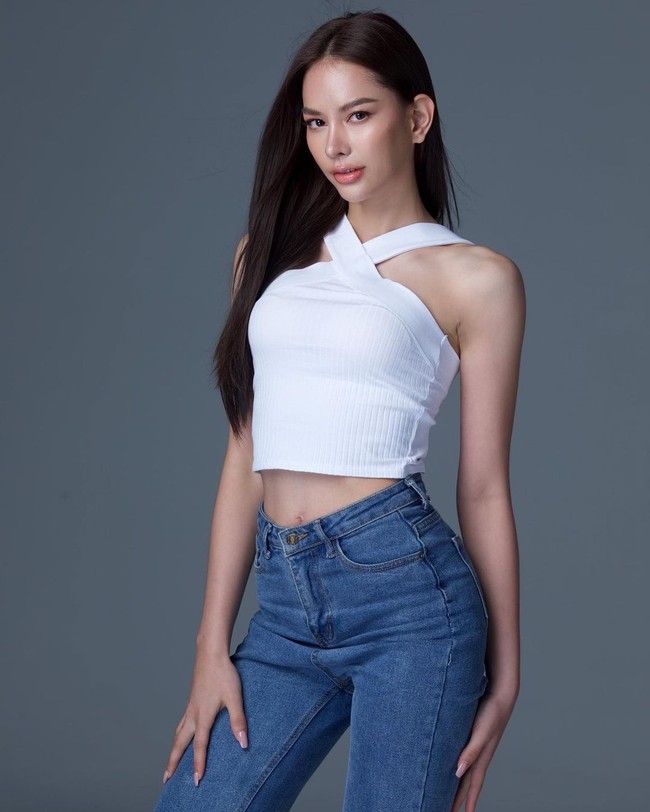 Punya nama dan penampilan bule, Anna meyakinkan dirinya bukan anak blasteran seperti kebanyakan kontestan ajang kecantikan di Thailand. Meski bisa dilihat sebagai suatu kekurangan bagi publik tapi Anna bisa membuktikan jika dirinya berhak jadi pemenang.Foto: Instagram @annasnga_1o