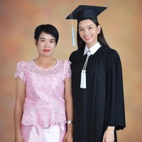 Anna Suengam-iam sendiri adalah sarjana dari Fakultas Seni Liberal dan Sains di Kasetsart University. Sebelum jadi Miss Universe Thailand 2022, anna Suengam-iam pernah jadi pemenang kedua Miss Beautiful Thailand 2020.Foto: Instagram @annasnga_1o