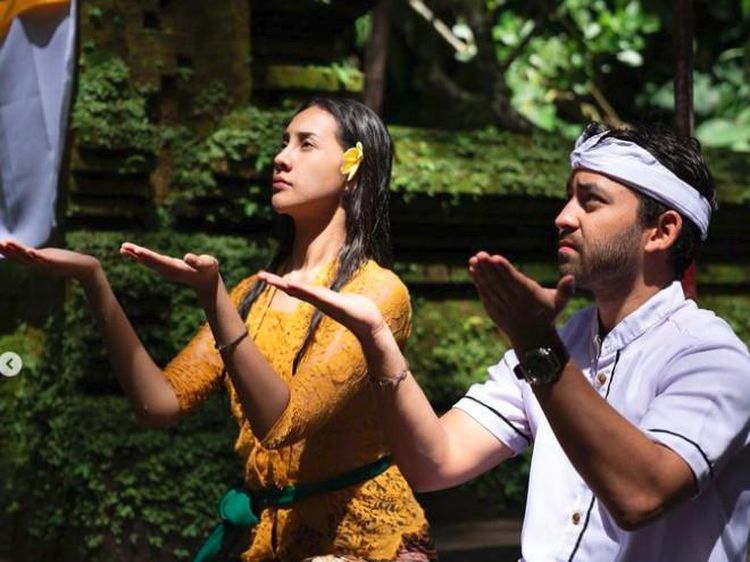 Anya Geraldine Disebut Pindah Agama Gegara Pose Ini Bareng Pacar