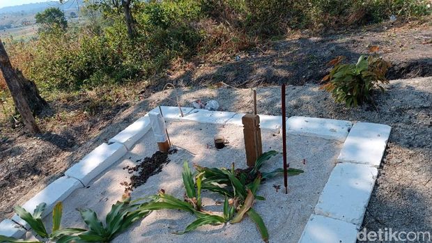 Bangunan mirip makam di Bojonegoro