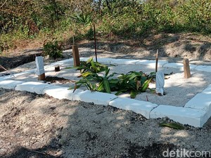 Geger Temuan Bangunan Mirip Makam Dibungkus Kain Putih di Bojonegoro