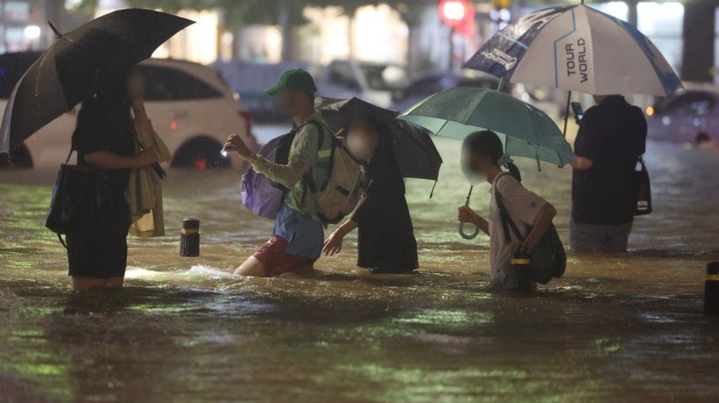 Banjir Korea Selatan: Setidaknya delapan orang meninggal, tiga tenggelam di apartemen semi-rubanah