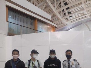 Bule Rusia Dideportasi Imigrasi Mataram gegara Mabuk Kecubung