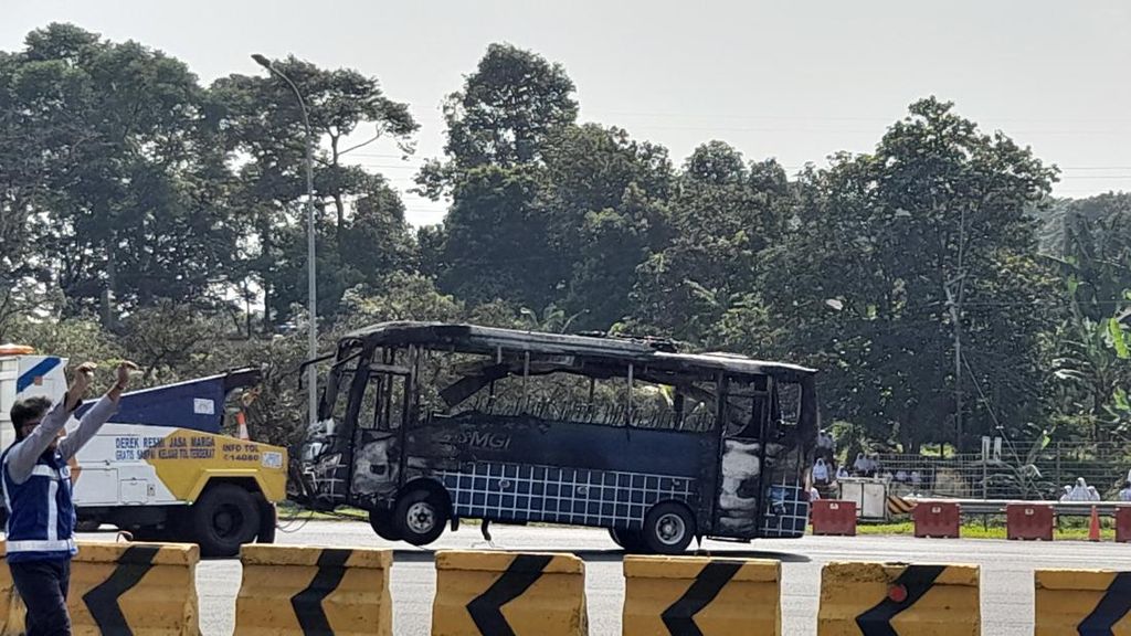 Pihak Pengelola Angkat Bicara soal Bus AKAP yang Terbakar di Tol Jagorawi