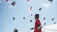 Bali juga pernah menggelar festival layang-layang yang digelar pada 27 Juli 2013 lalu di Denpasar. Sekitar 1.121 layangan tradisional diterbangkan selama tiga hari gelaran festival.