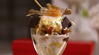 Serendipity 3 Restaurant sering sekali menciptakan dessert mewah. Kreasi dessert lainnya adalah Golden Opulence Sundae seharga $ 1.000 (Rp 14,8 jutaan). Es krim ini disajikan dengan varian Vanilla Tahiti, cokelat truffle, hingga lembaran edible gold 23 karat. Foto: financesonline.com
