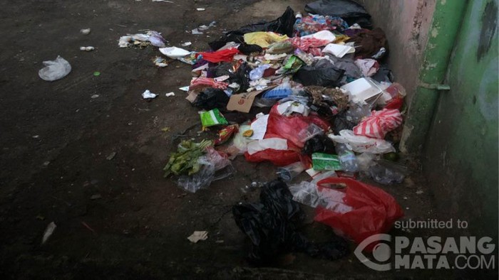 Disebut banyak sampah di Jl Kramat, Senen.