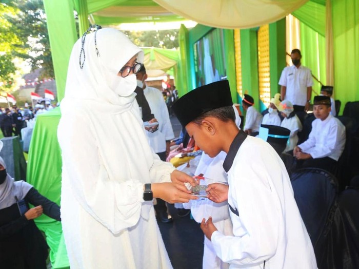 Festival Muharam Banyuwangi Salurkan Santunan Yatim Non-Tunai