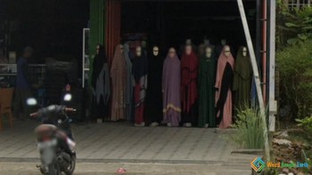 Berani lihat deretan manekin ini di malam hari? Lokasi di Sulawesi. Foto: Weird Google Earth